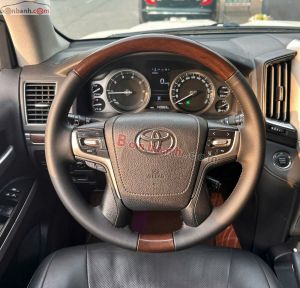 Xe Toyota Land Cruiser VX 4.6 V8 2016